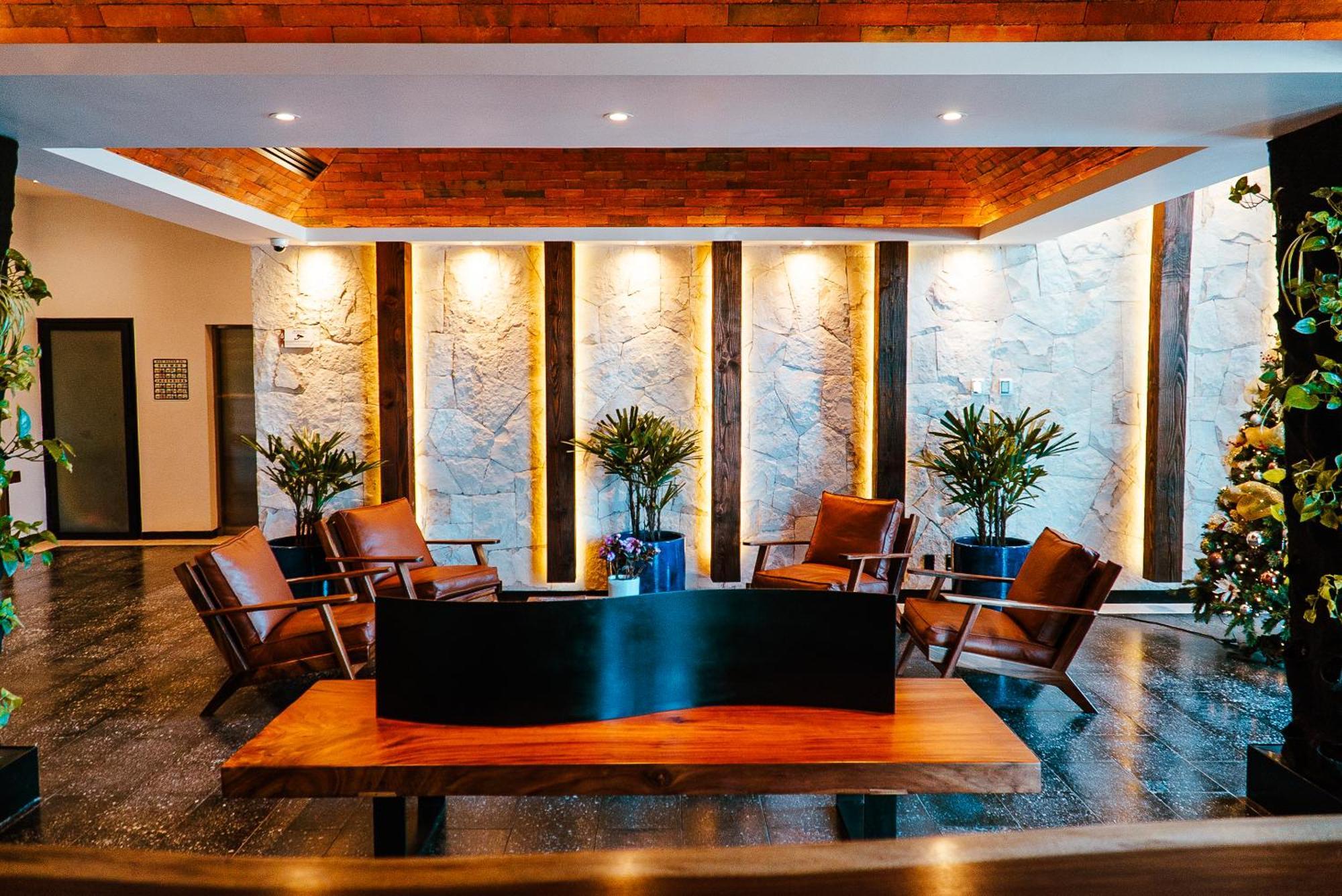 Hotel Flamboyan & Residences 4*