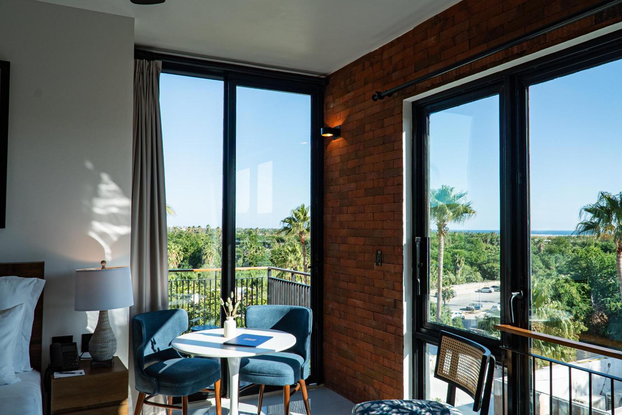 Hotel Flamboyan & Residences